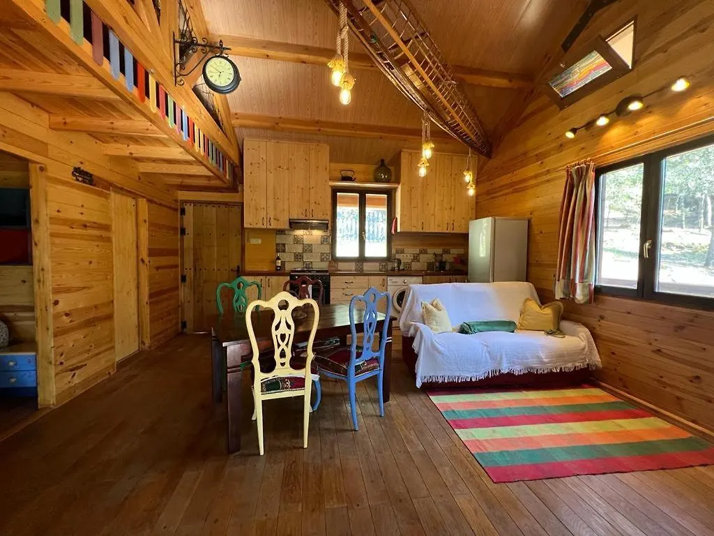 Rustic Cabin in the Woods/Cabaña en el bosque Amer