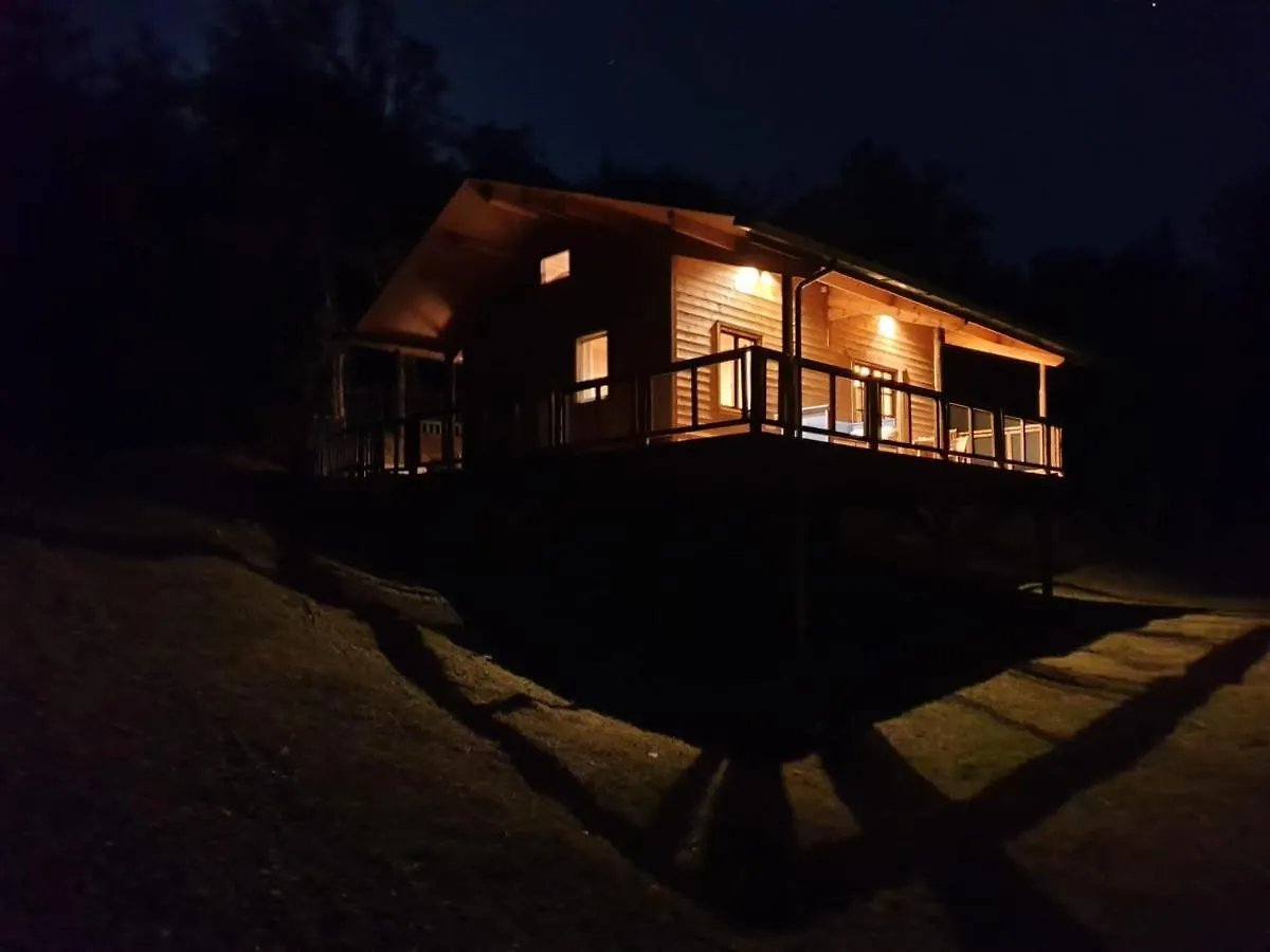 Rustic Cabin in the Woods/Cabaña en el bosque Amer